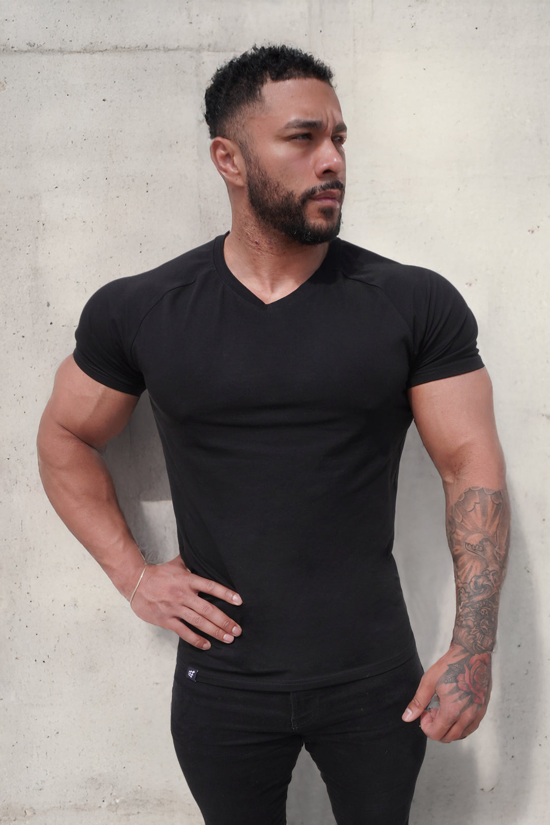 V Neck Muscle-Fit T-Shirt - Black
