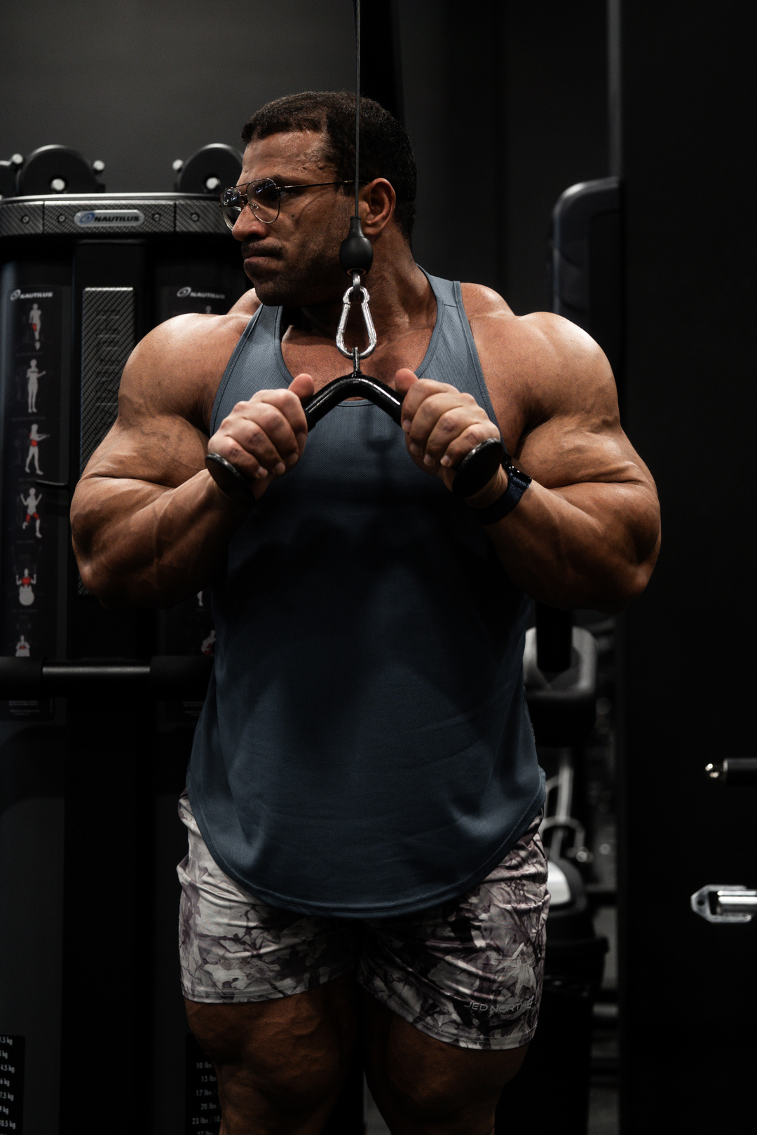 Agile Bodybuilding 4'' Shorts w Zipper Pockets - Leaf Camo